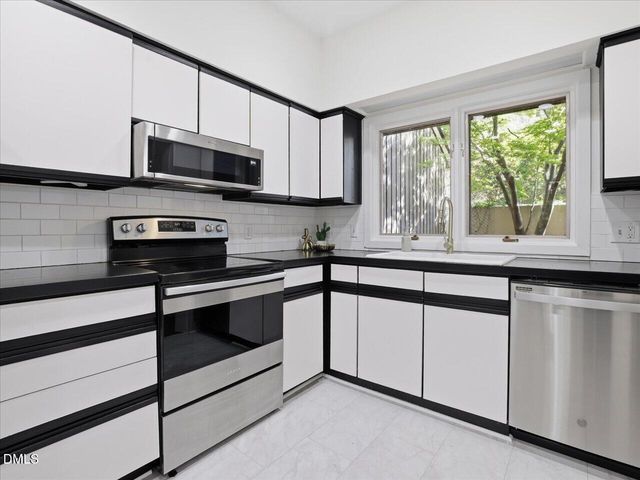 13 Vauxhall Place, Chapel Hill, NC 27517