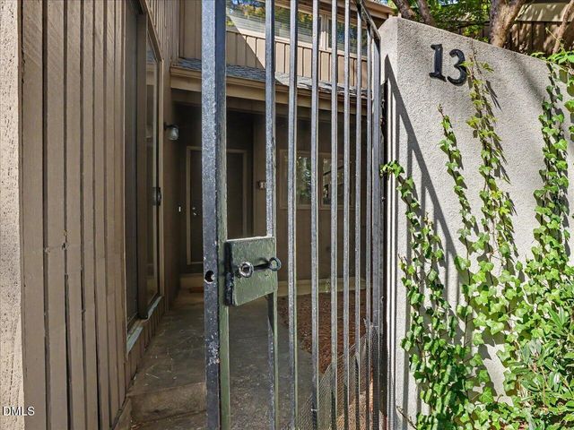 13 Vauxhall Place, Chapel Hill, NC 27517