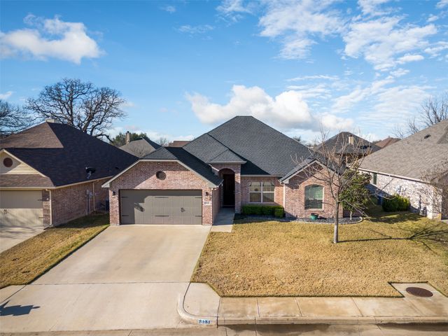 313 Donna Circle, Granbury, TX 76049