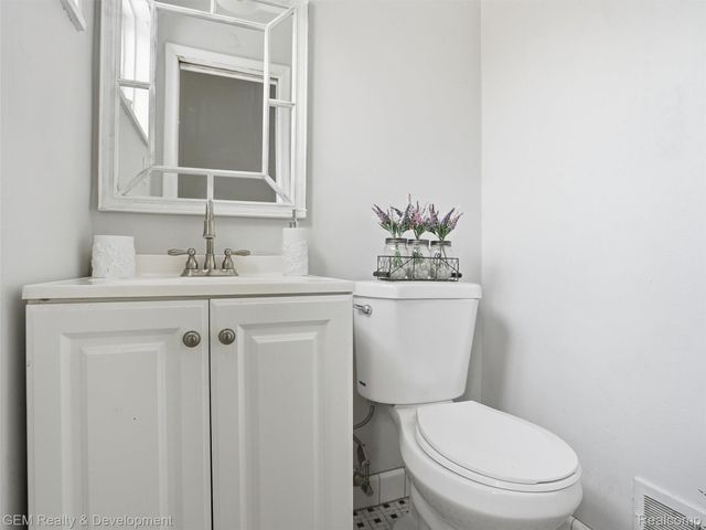 9174 Arnold, Redford Charter Township, MI 48239