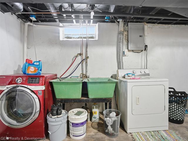 9174 Arnold, Redford Charter Township, MI 48239