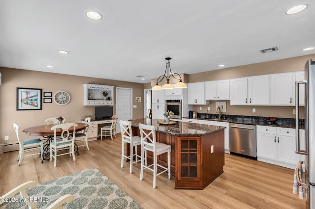 7 Flora Drive, Holmdel, NJ 07733