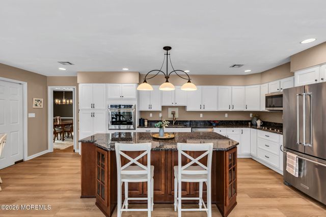 7 Flora Drive, Holmdel, NJ 07733