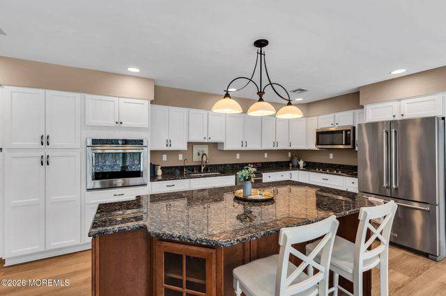 7 Flora Drive, Holmdel, NJ 07733