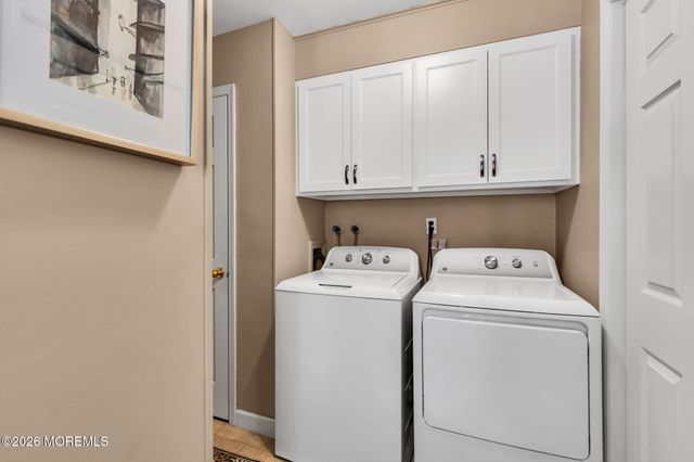 7 Flora Drive, Holmdel, NJ 07733