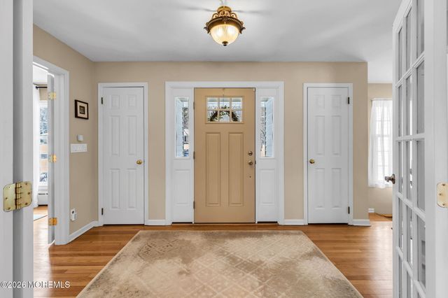 7 Flora Drive, Holmdel, NJ 07733