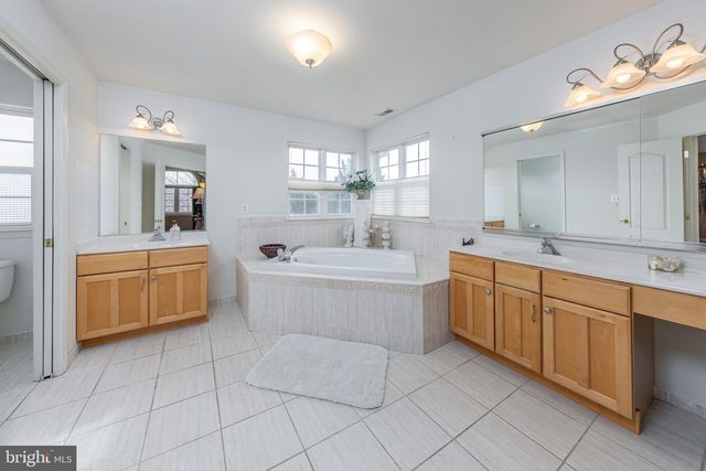 10 MORNING GLORY CIR, Mullica Hill, NJ 08062