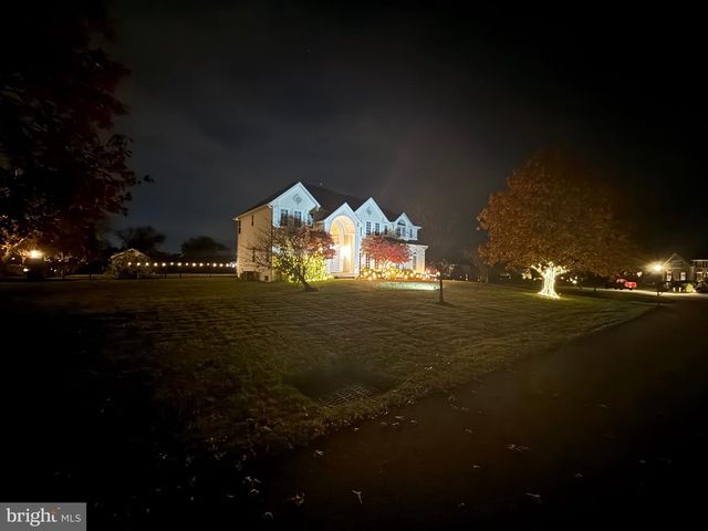 10 MORNING GLORY CIR, Mullica Hill, NJ 08062