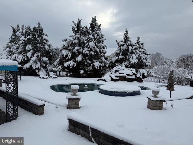 10 MORNING GLORY CIR, Mullica Hill, NJ 08062