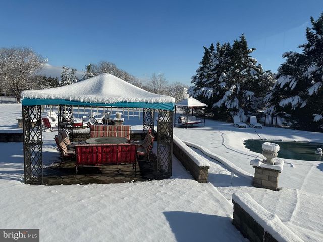 10 MORNING GLORY CIR, Mullica Hill, NJ 08062