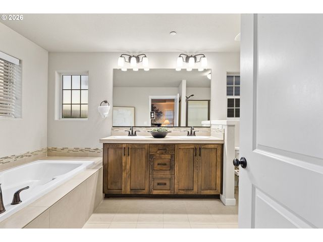 28930 Sw GENEVA Loop, Wilsonville, OR 97070