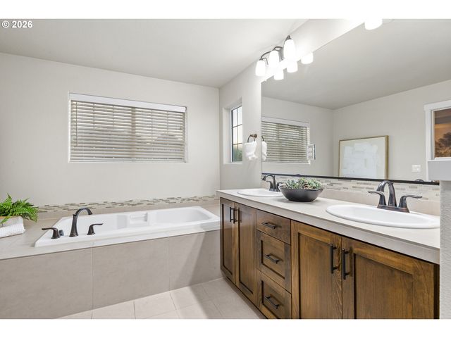 28930 Sw GENEVA Loop, Wilsonville, OR 97070