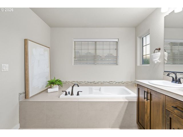 28930 Sw GENEVA Loop, Wilsonville, OR 97070