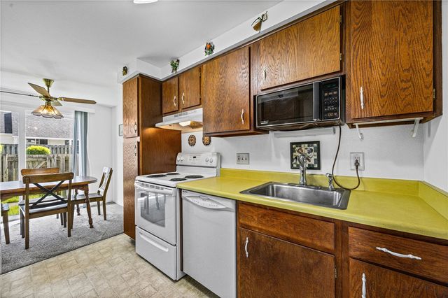 21 South Estate Drive, Webster, NY 14580