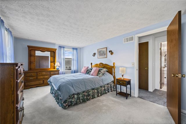 21 South Estate Drive, Webster, NY 14580