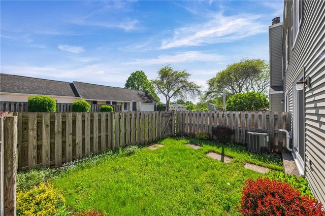 21 South Estate Drive, Webster, NY 14580