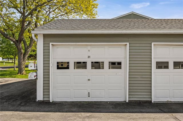 21 South Estate Drive, Webster, NY 14580