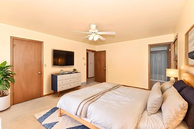8940 S Patricia BOULEVARD, Oak Creek, WI 53154