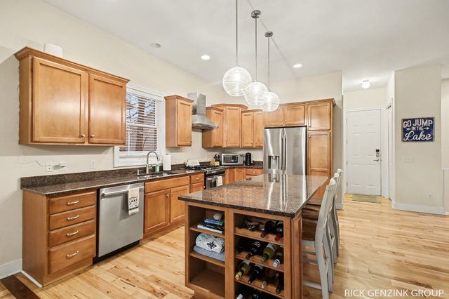 6288 Hawthorne Court, Saugatuck, MI 49453