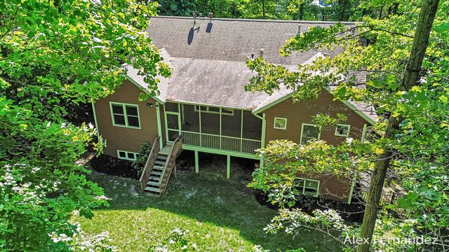 6288 Hawthorne Court, Saugatuck, MI 49453