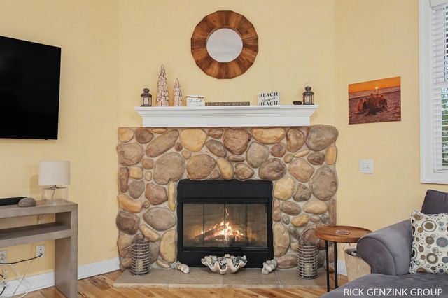 6288 Hawthorne Court, Saugatuck, MI 49453