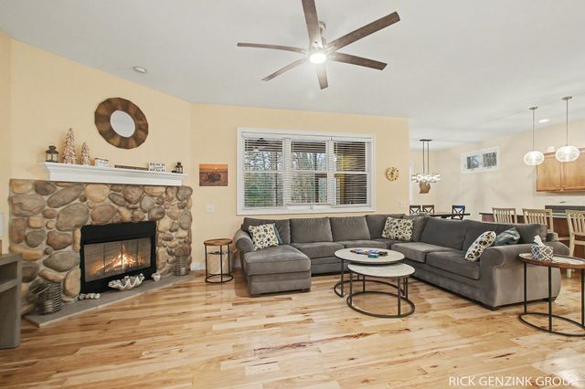 6288 Hawthorne Court, Saugatuck, MI 49453