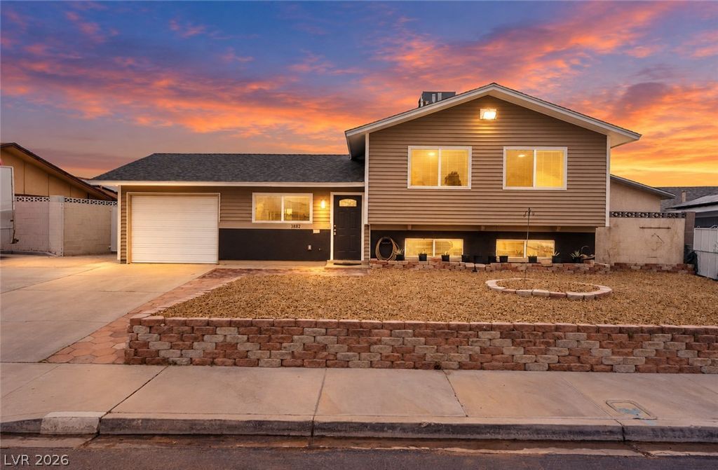 3882 Chinchilla Avenue, Las Vegas, NV 89121 — photo 2