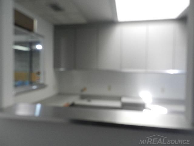 25779 Kelly Road, Roseville, MI 48066