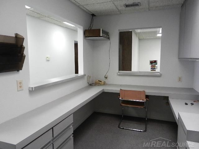 25779 Kelly Road, Roseville, MI 48066