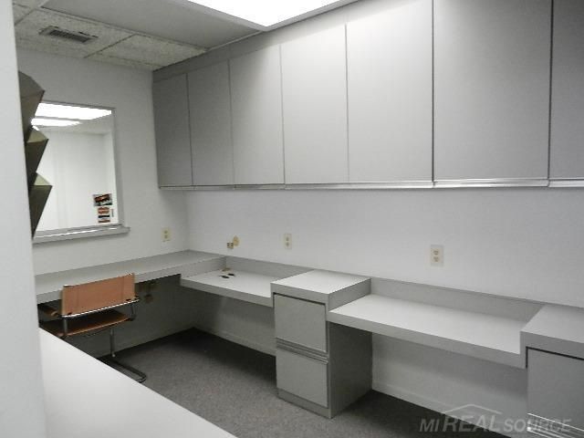 25779 Kelly Road, Roseville, MI 48066