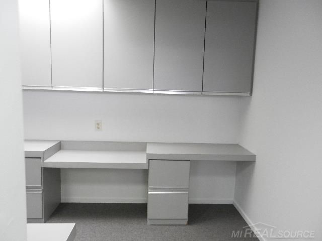 25779 Kelly Road, Roseville, MI 48066