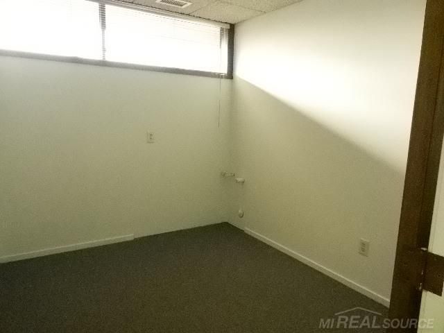 25779 Kelly Road, Roseville, MI 48066