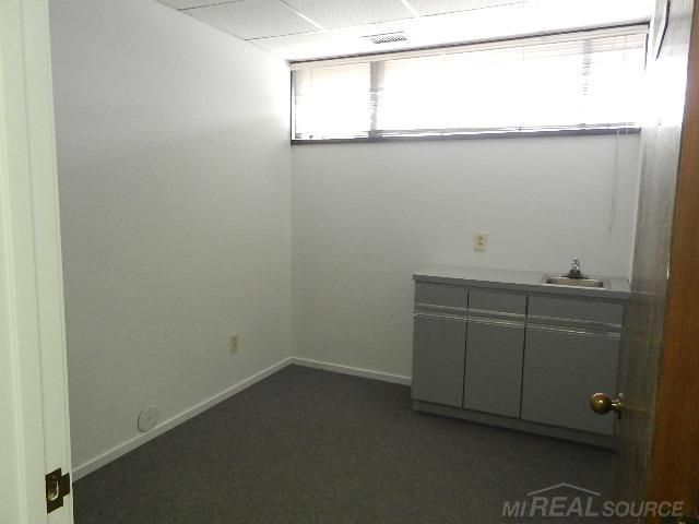 25779 Kelly Road, Roseville, MI 48066