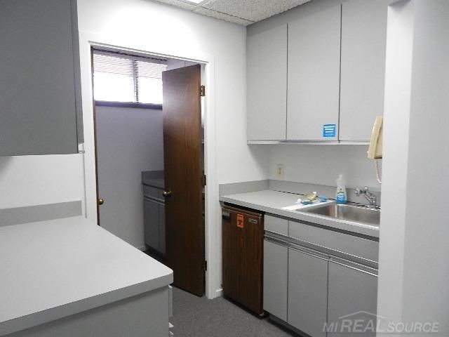 25779 Kelly Road, Roseville, MI 48066