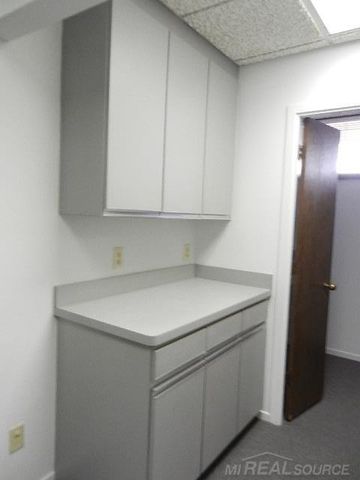 25779 Kelly Road, Roseville, MI 48066