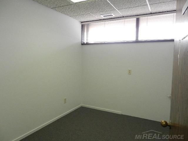 25779 Kelly Road, Roseville, MI 48066