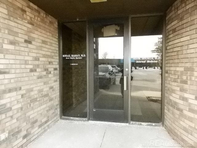 25779 Kelly Road, Roseville, MI 48066