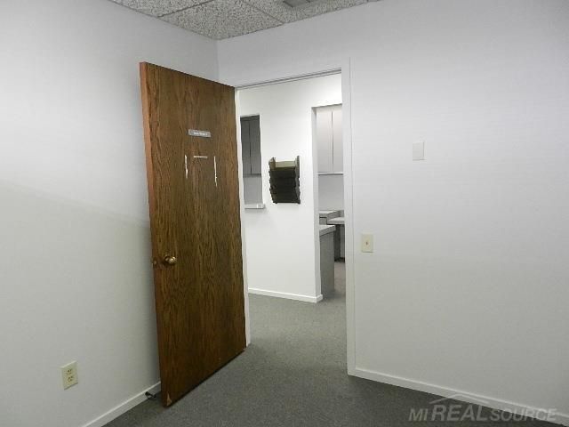 25779 Kelly Road, Roseville, MI 48066