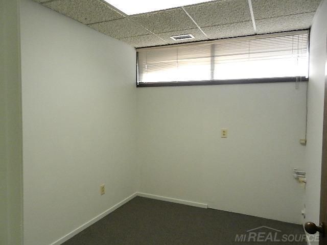 25779 Kelly Road, Roseville, MI 48066