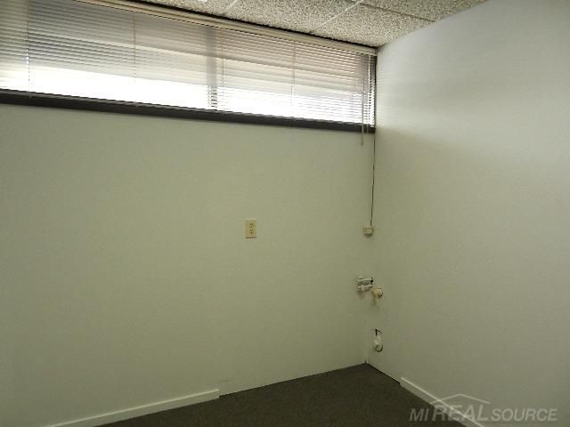 25779 Kelly Road, Roseville, MI 48066