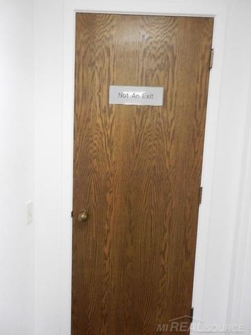 25779 Kelly Road, Roseville, MI 48066