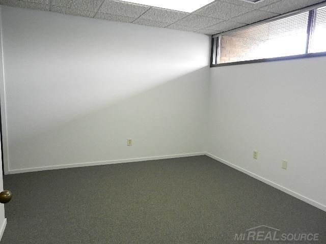 25779 Kelly Road, Roseville, MI 48066