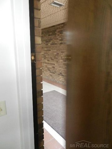 25779 Kelly Road, Roseville, MI 48066