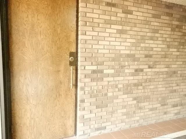 25779 Kelly Road, Roseville, MI 48066