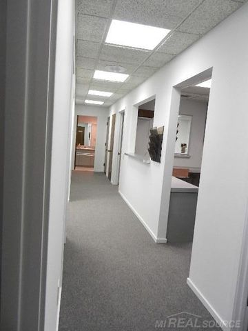 25779 Kelly Road, Roseville, MI 48066