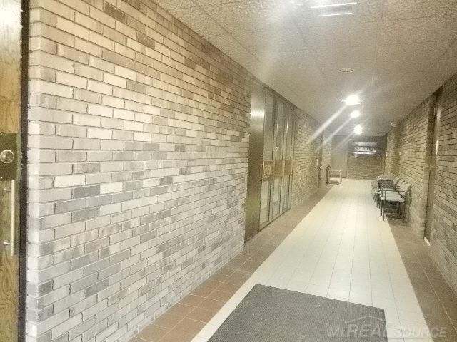 25779 Kelly Road, Roseville, MI 48066