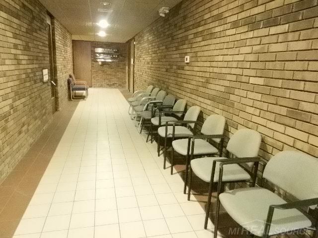 25779 Kelly Road, Roseville, MI 48066