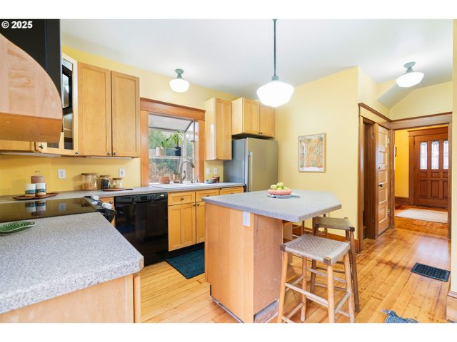 1600 Se 32ND Ave, Portland, OR 97214