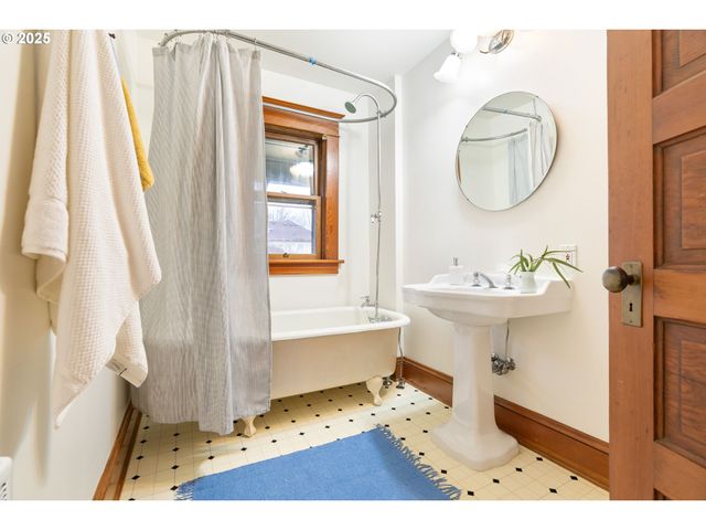 1600 Se 32ND Ave, Portland, OR 97214