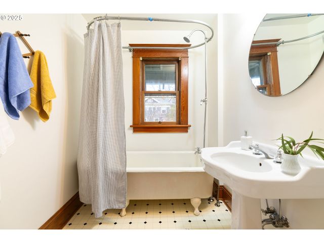 1600 Se 32ND Ave, Portland, OR 97214